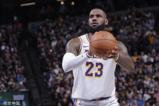 人物发生两 人物发生两