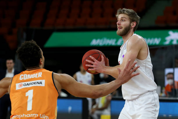 马查多则在 马查多则在