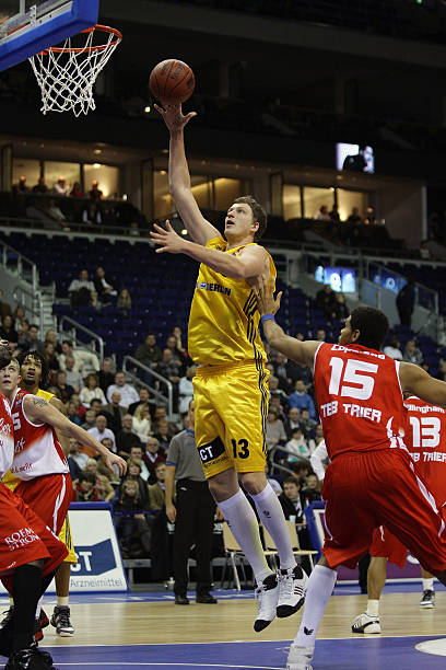 少一名既能 少一名既能